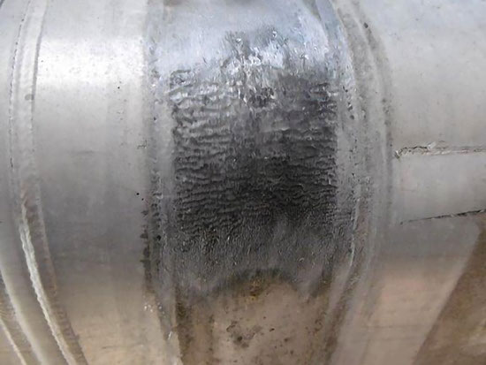 Lkw-Tank Korrosion unter dem Spannband