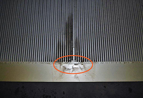 Umrandeter Riss im Biogas Ladeluftkühler