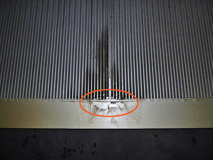 Umrandeter Riss im Biogas Ladeluftkühler