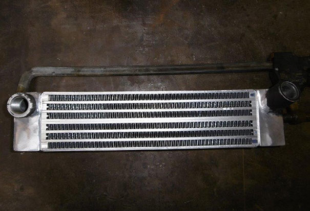 Ölkühlernetz mit Sammelkästen verschweißt