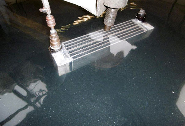 Ölkühlernetz Dichtigkeitsprüfung im Wasserbad