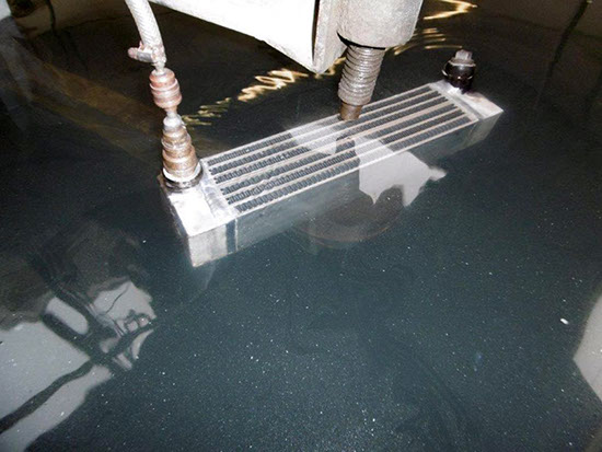 Ölkühlernetz Dichtigkeitsprüfung im Wasserbad